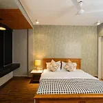 3Bhk Spacious Stay-Bunk & King Beds-Hauz Khas