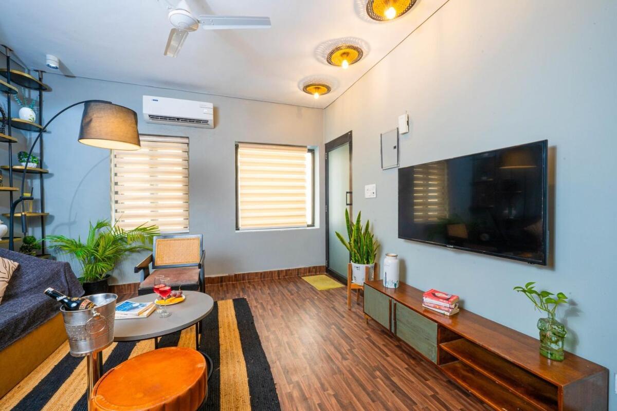 Apartment 3bhk Spacious Stay-bunk & King Beds-hauz Khas *